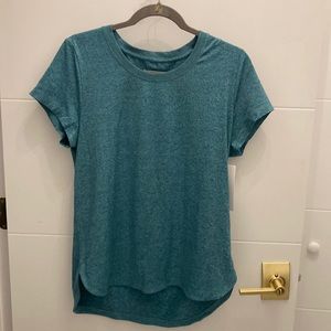 New with tags Athleta uptempo short sleeve shirt. Boreal is green size large